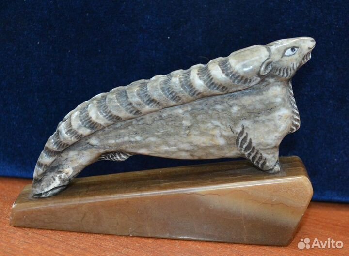 Статуэтка- козерог (камень серый ангидрит. кальци