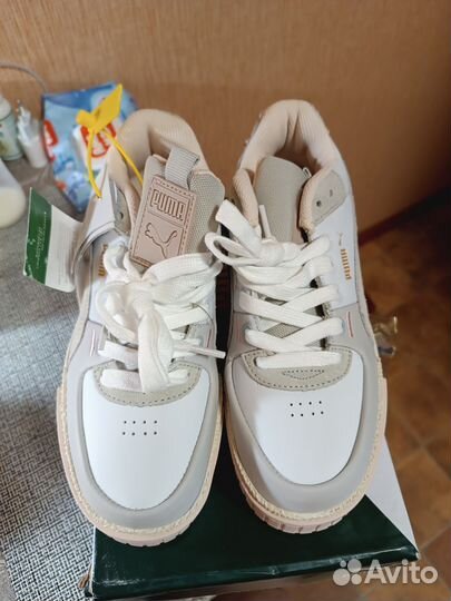 Кроссовки женские