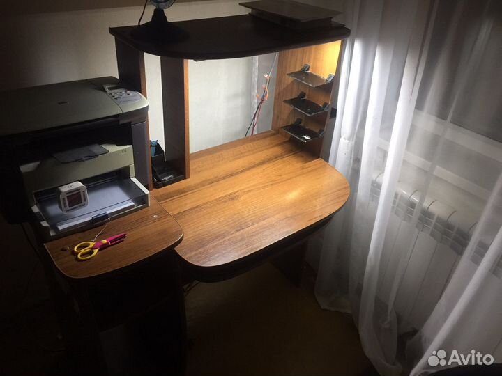 Компьютерный стол с подсветкой