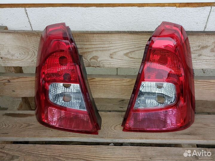 Фонарь задний 8200744759 Рено Логан 1
