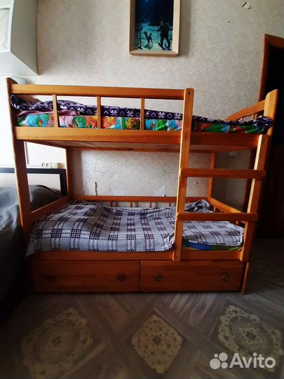 Кровать двухьярусная