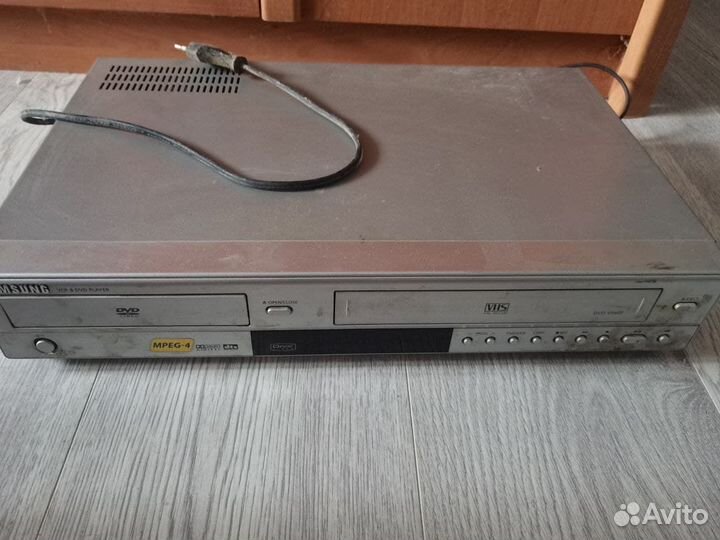 Видеокассетник с dvd дисководом