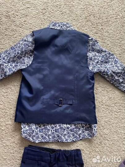 Продаю костюм Next