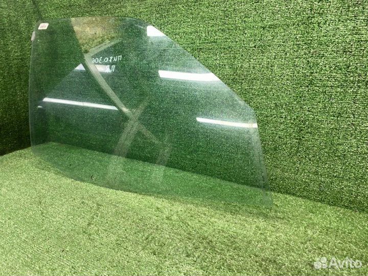 Стекло двери переднее правое Peugeot 306