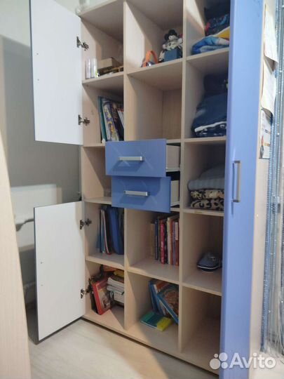 Книжный шкаф, стол письменный