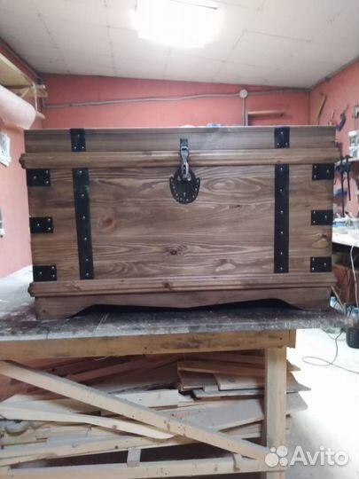 Сундук деревянный