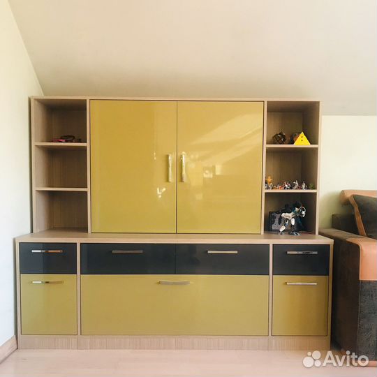 Шкаф 138x167, удобен для мансардного помещения