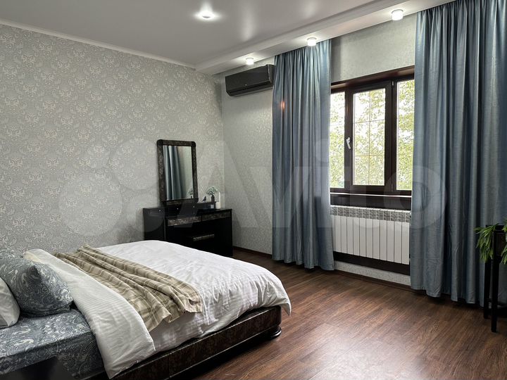 Дом 385 м² на участке 8,5 сот.