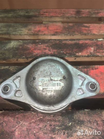 Подушка двигателя Mercedes-Benz C-Class W204 M272