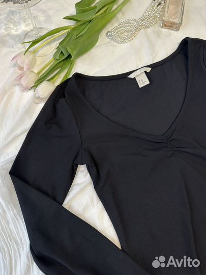 Черный лонгслив h&m