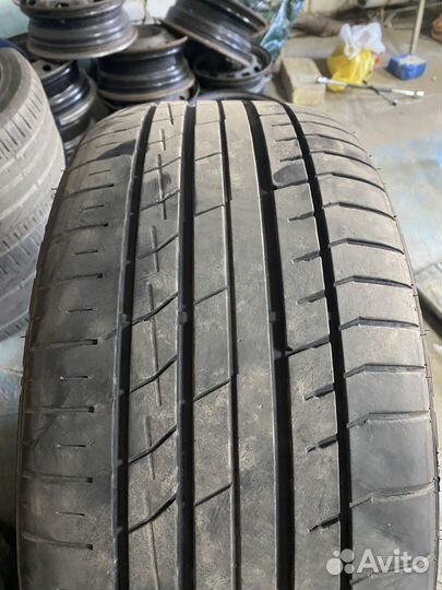 Accelera Gamma 275/40 R20