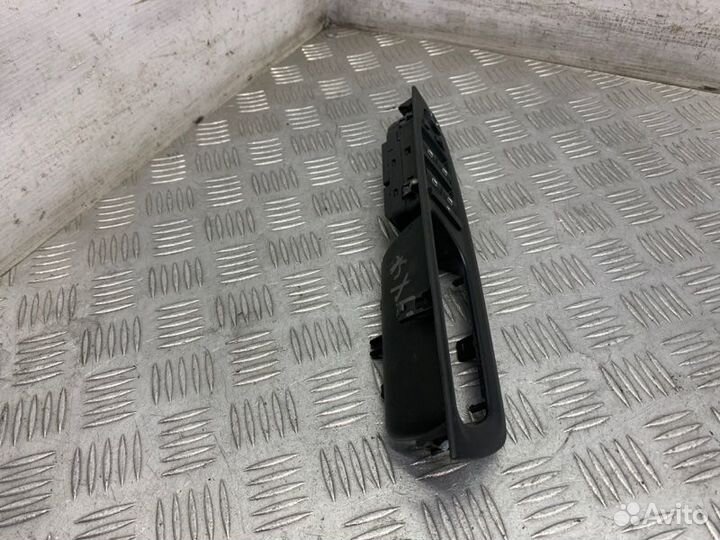 Блок управления стеклоподъемниками передний левый