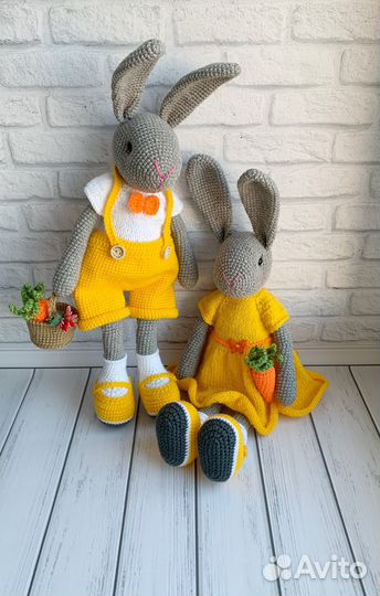 Вязаные игрушки зайчик