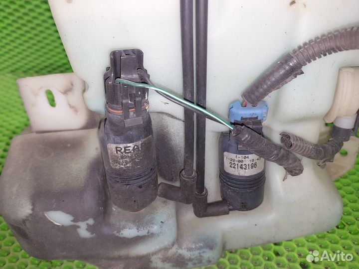 Бачок стеклоомывателя Chevrolet Suburban GMT800