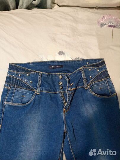Джинсы со стразами