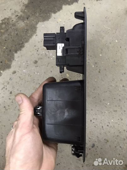 Кнопка стеклоподьемника кашкай