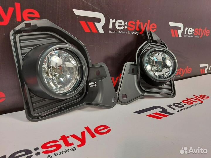 Туманки Toyota Hiace 200 3м S1649