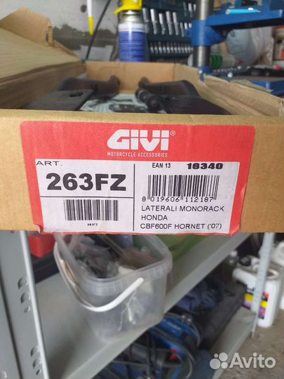Givi 263FZ, крепление для центрального кофра