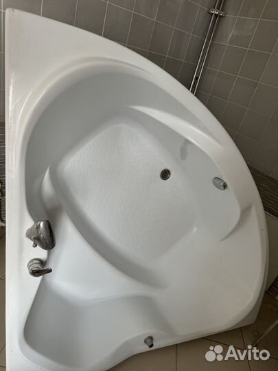 Ванная акриловая 150 на 150 б/у