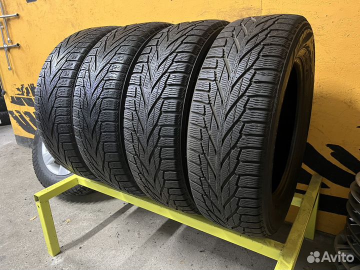 Nokian Tyres Hakkapeliitta R2 SUV 235/65 R17