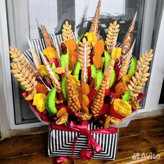 Букет с сухофруктами и орехами