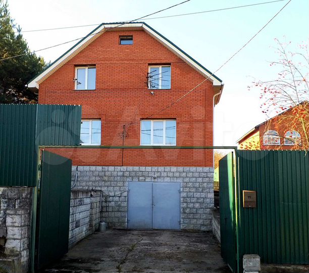 Коттедж 279 м² на участке 10 сот.