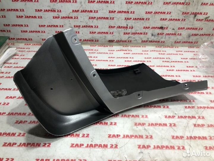 Брызговик передний левый Mitsubishi Pajero