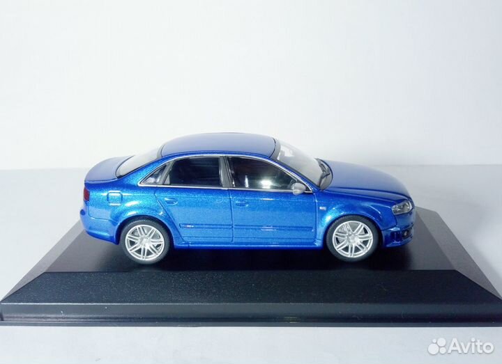 1/43 Audi RS4 B7 2004 Minichamps Ауди рс4 Б7 синий