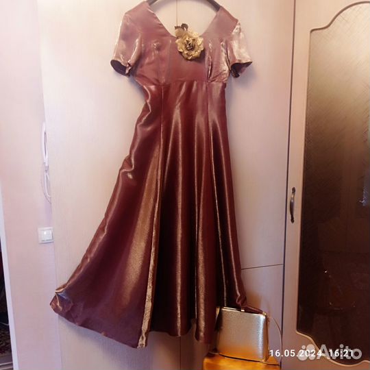 Нарядное женское платье