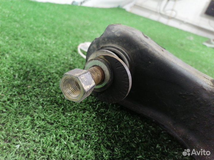 Рычаг подвески передний левый Toyota Granvia