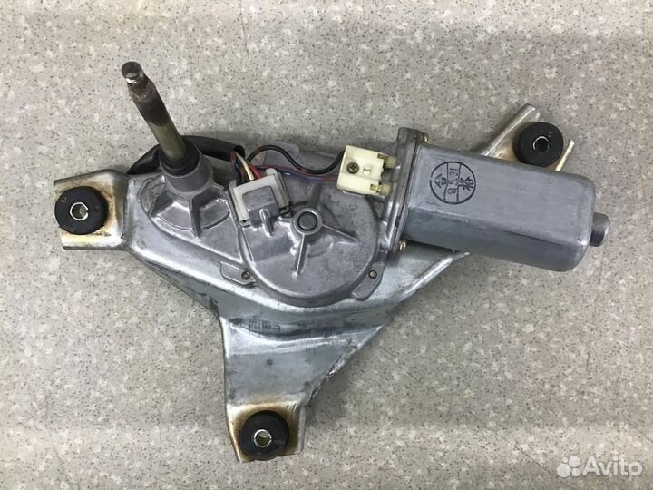 Моторчик стеклоочистителя задний Mitsubishi Mirage