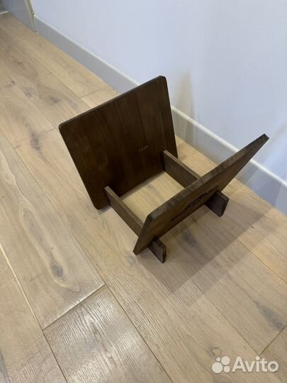 Подставка для виниловых пластинок