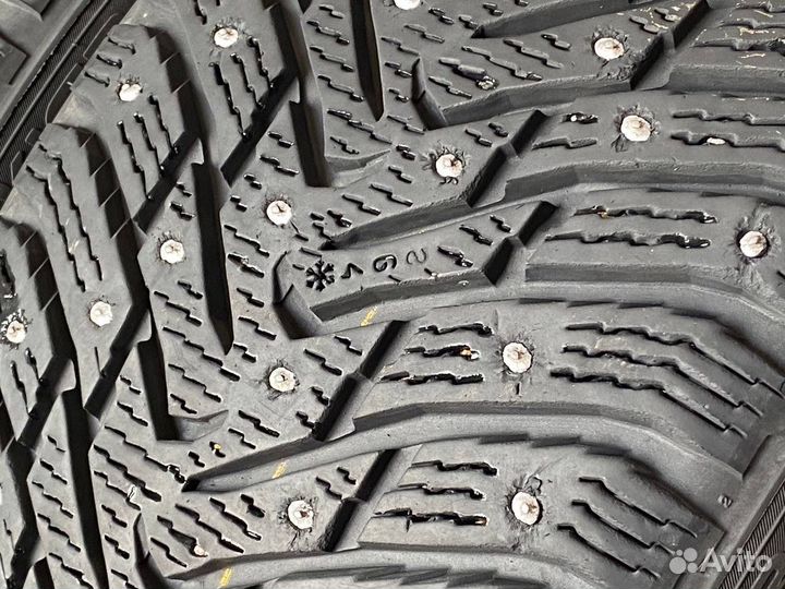 Nokian Tyres Hakkapeliitta 8 225/40 R19 и 255/35 R19