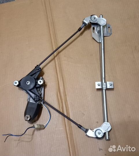 Стеклоподъемник электрический