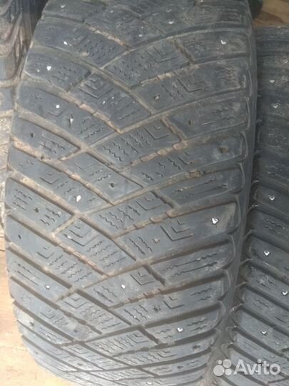 Goodyear Ultragrip Ice Arctic 215/60 R16