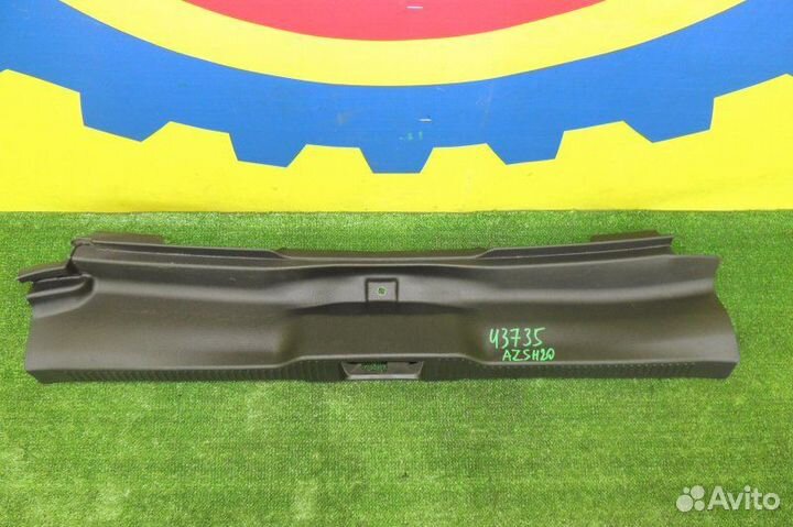 Накладка замка багажника Toyota Crown azsh20 2021