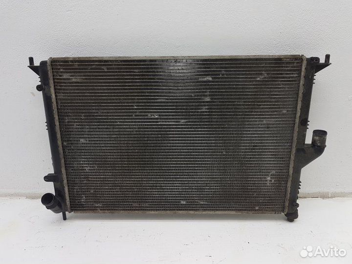 Радиатор охлаждения Renault Logan