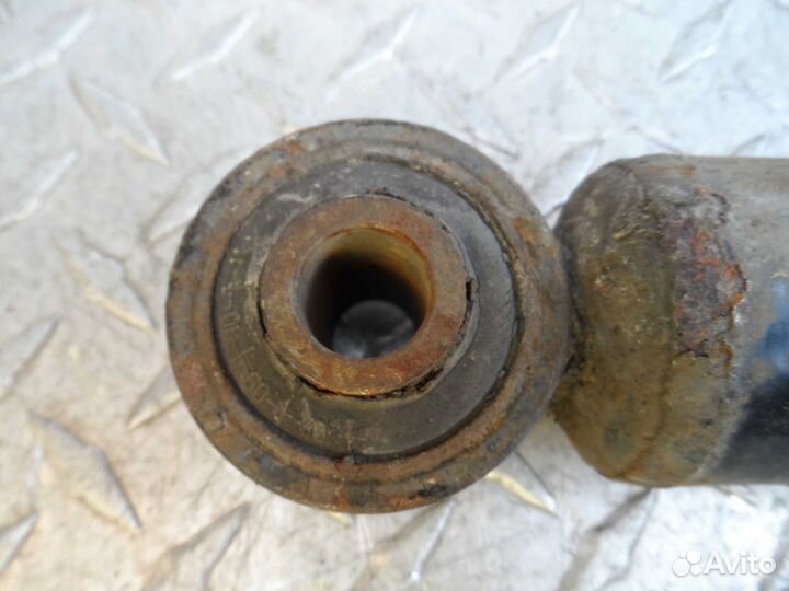 Амортизатор задний L Hyundai H1 2 553004H150