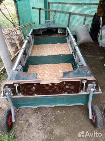 Моторная лодка с жёстким корпусом