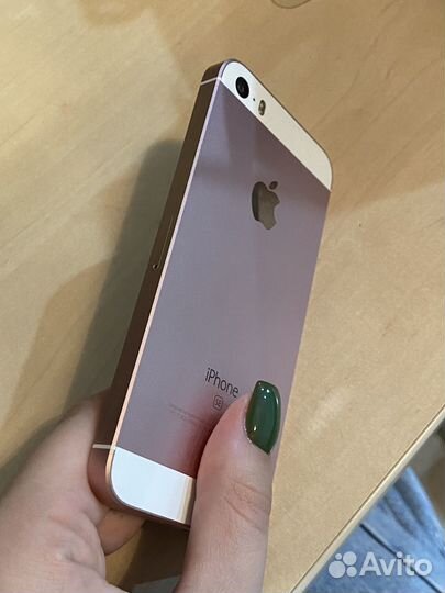 iPhone SE, 32 ГБ