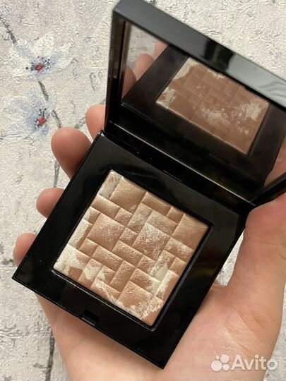 Хайлайтер от Bobbi brown в оттенке Пинк глов