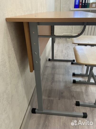 Стол ученический +2 стула