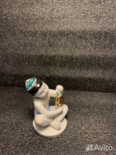 Мальчик с виноградом лфз