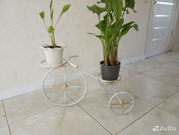 Подставка для цветов напольная металлическая