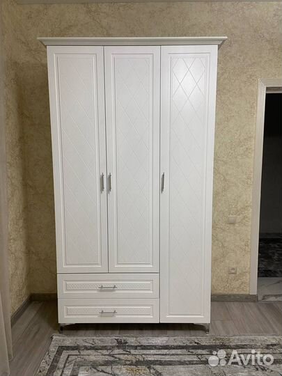 Шкаф детский распашной