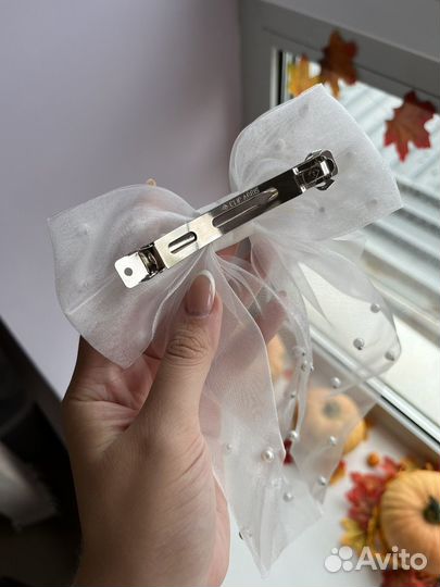 Бант с бусинами на 1 сентября