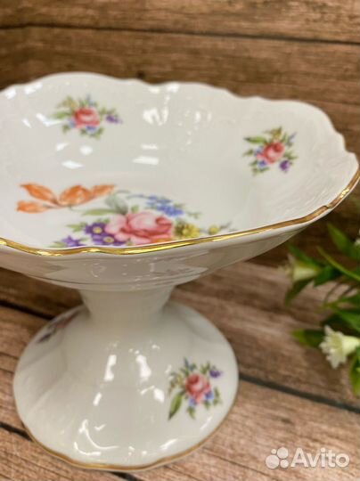 Салатник на ножке 