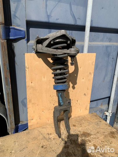 Стойка передней подвески правая Volkswagen Touareg