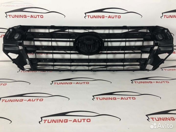 Решетка радиатора Toyota LC 200 с 16г Executive Lo
