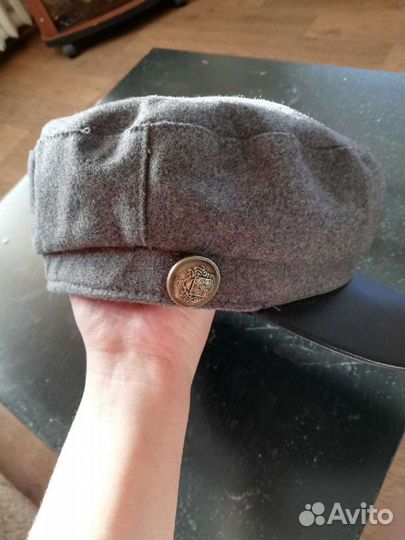 Серый берет